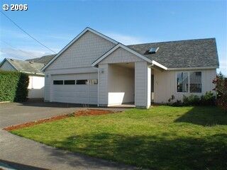 Property Photo:  765 4th Ave  OR 97138 