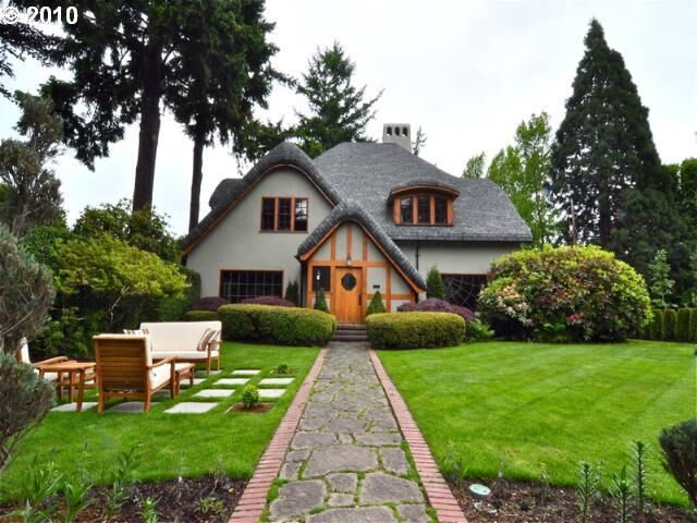 Property Photo: 2208 NE 28th Ave OR 97212