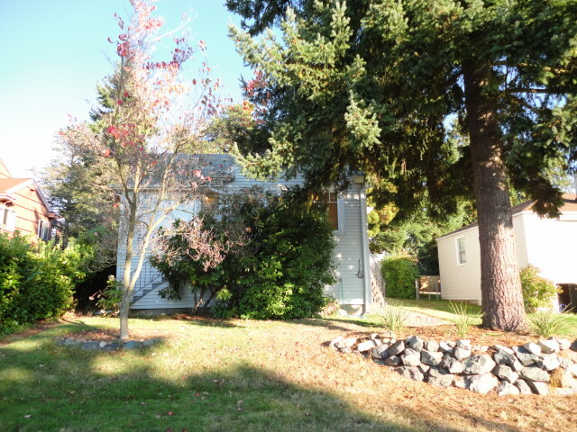 Property Photo: 9236 Phinney Ave N WA 98103