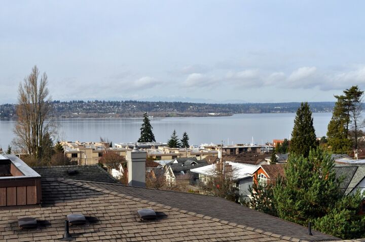Property Photo:  411  6th Avenue S  WA 98033 