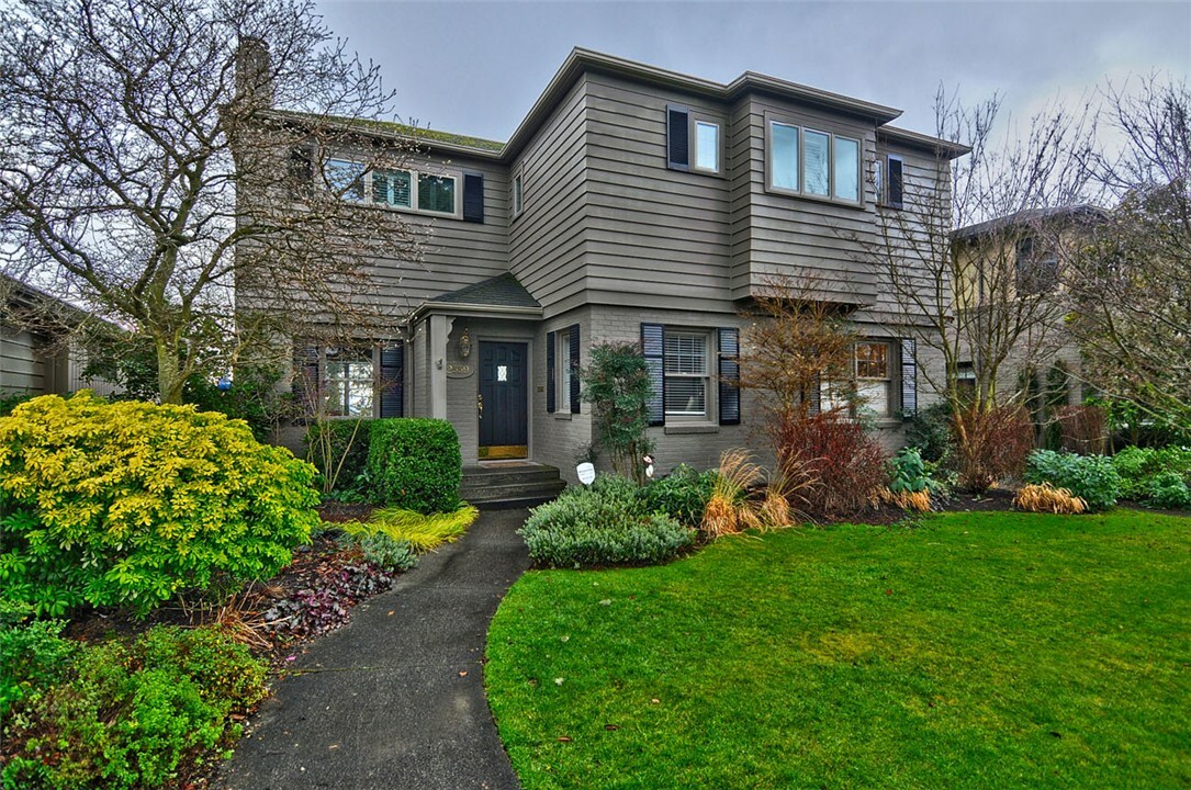 Property Photo:  2559 Crestmont Place W  WA 98199 