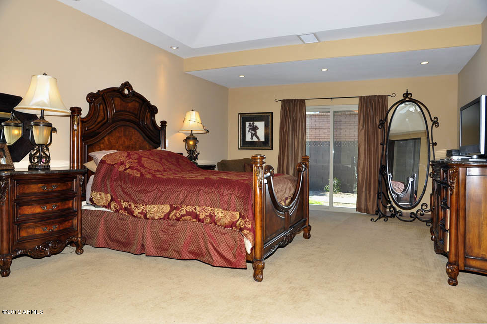 Property Photo: 137 W Southern Hills Road AZ 85023