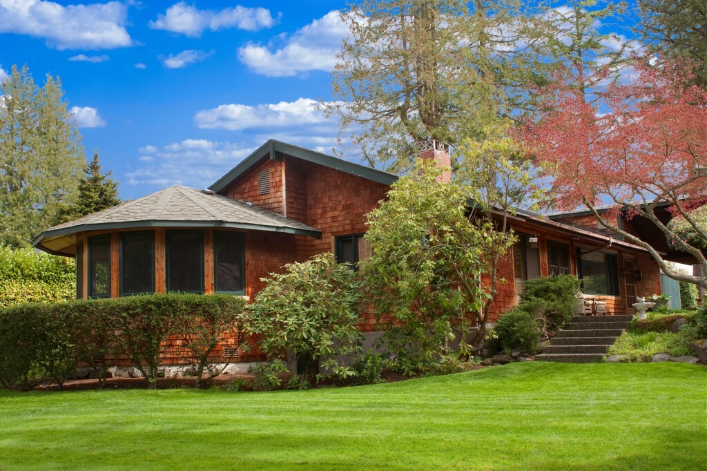 Property Photo: 9262 Points Dr NE WA 98004