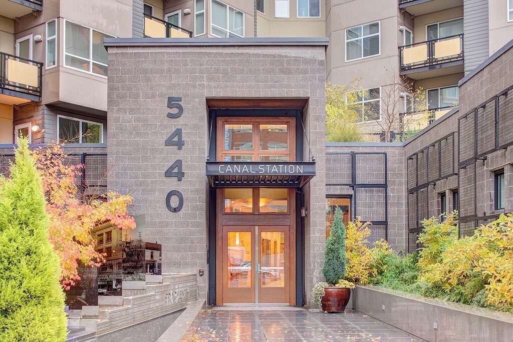 Property Photo: 5440 Leary Ave NW 409 WA 98107