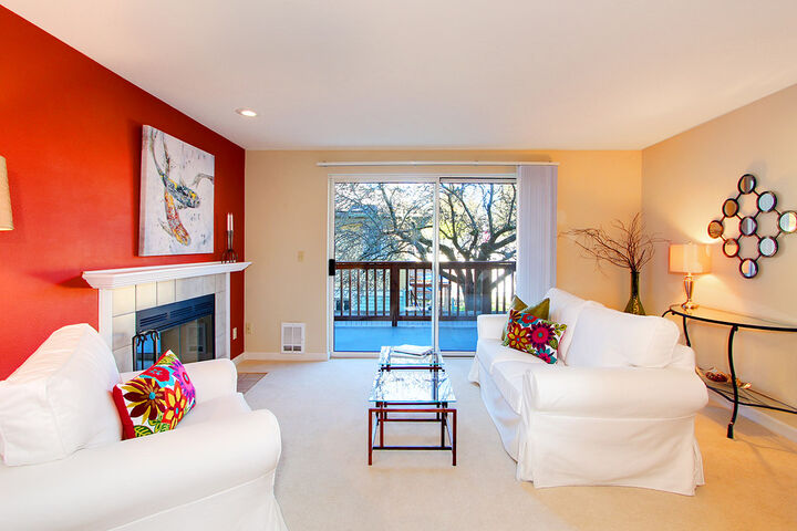 Property Photo: 7000 Cleopatra Place NW 203 WA 98117