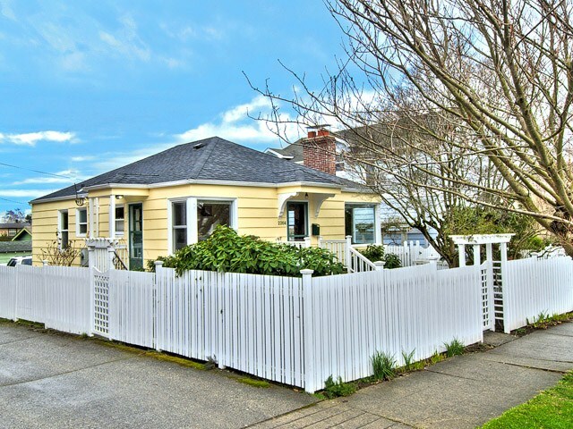 Property Photo: 2264 N 56th St WA 98103