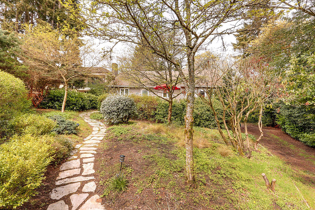 Property Photo: 8650 NE 7th St WA 98039