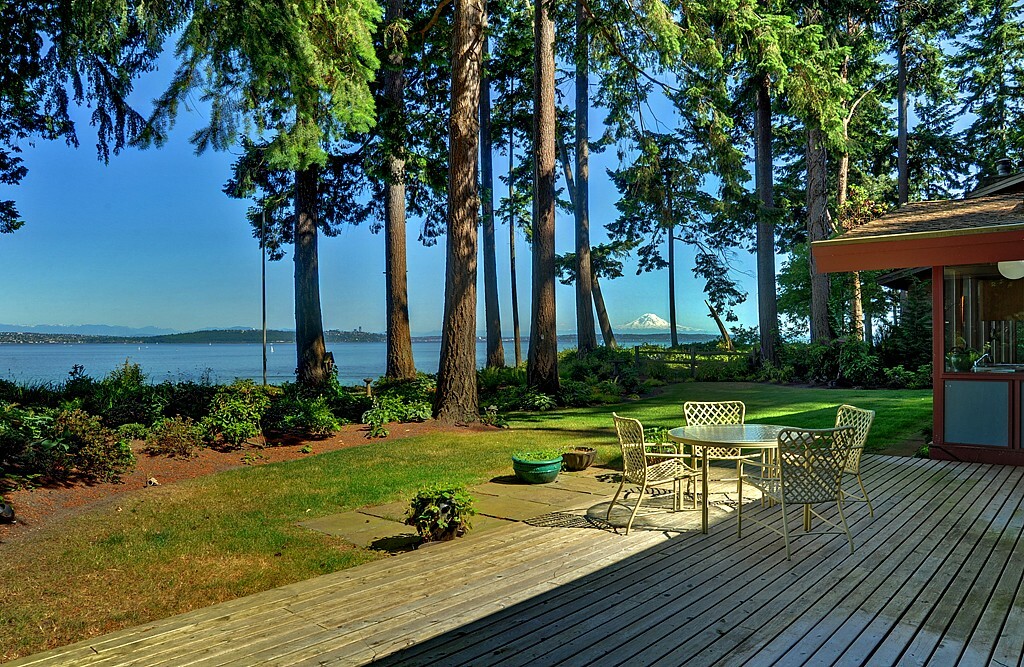 Property Photo:  10487 NE Sunrise Bluff Lane  WA 98110 