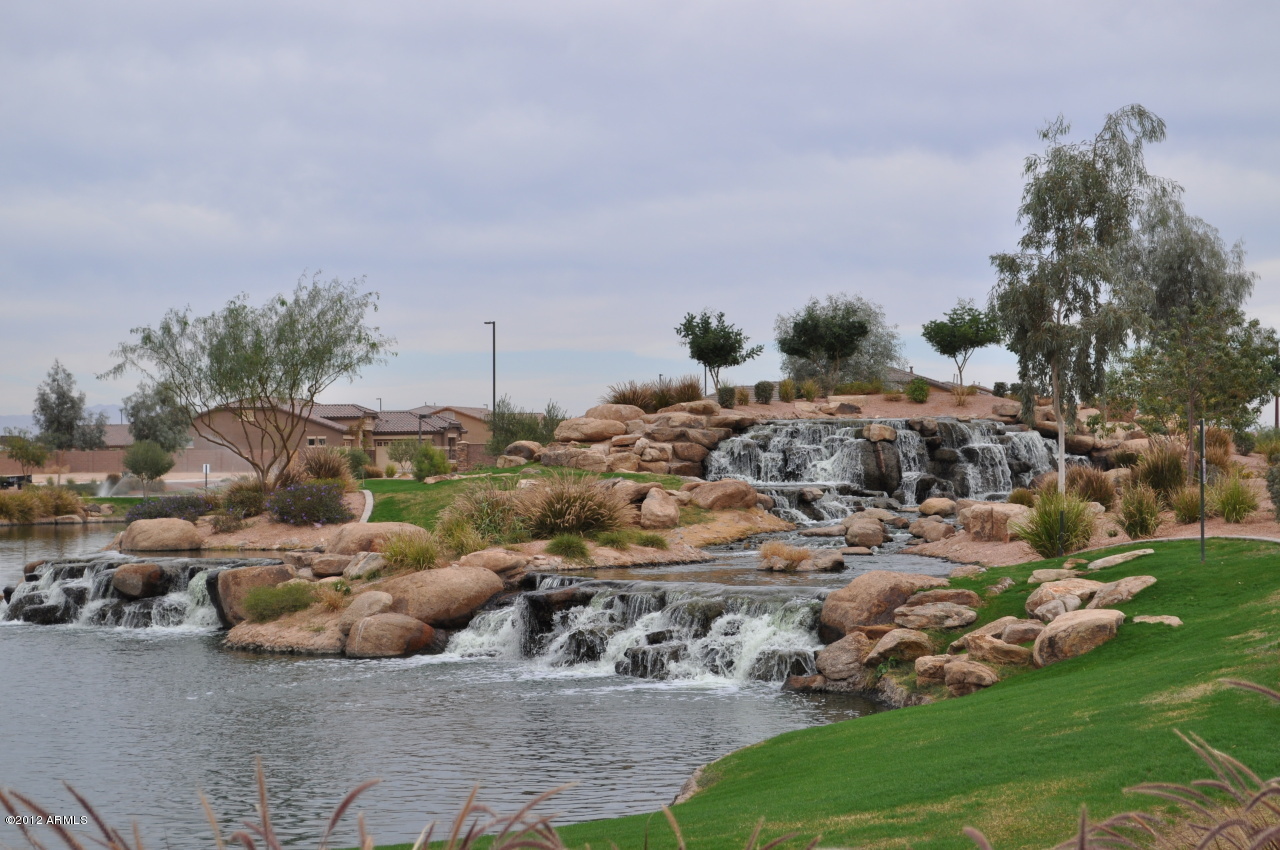 Property Photo: 2430 E Crescent Way AZ 85298