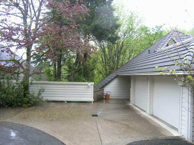 Property Photo:  3042 SW Nottingham Dr  OR 97201 