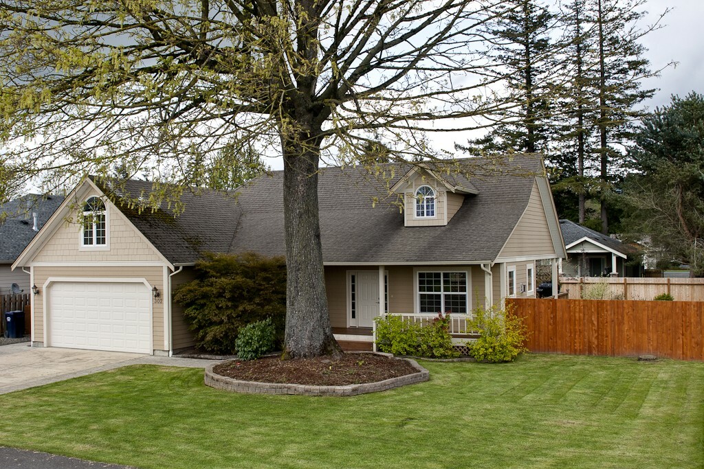 Property Photo: 302 W Third St WA 98247