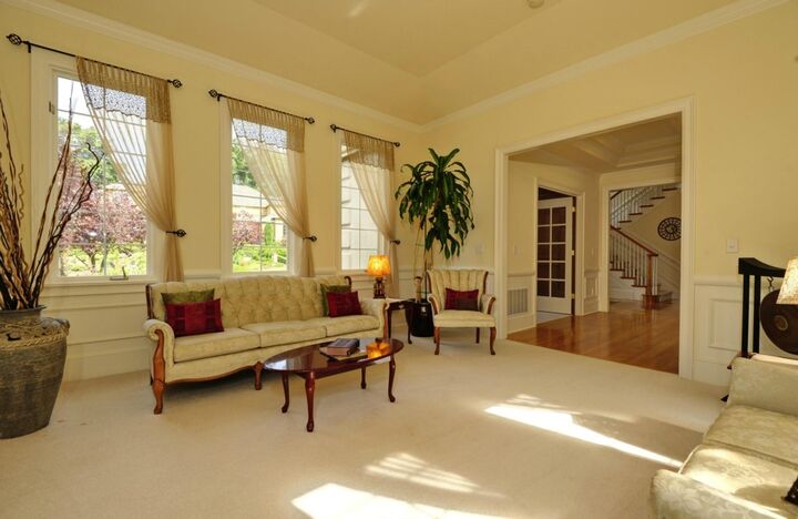 Property Photo: 5725 251st Court NE WA 98053