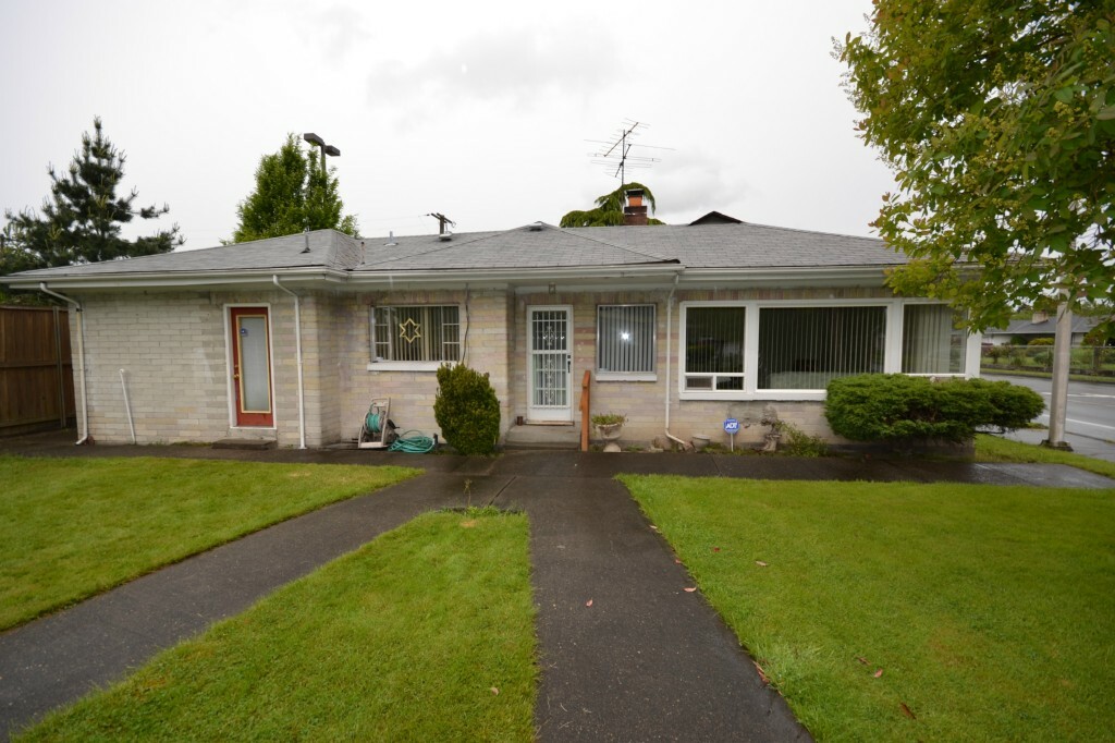 Property Photo:  820 15th St NE  WA 98002 