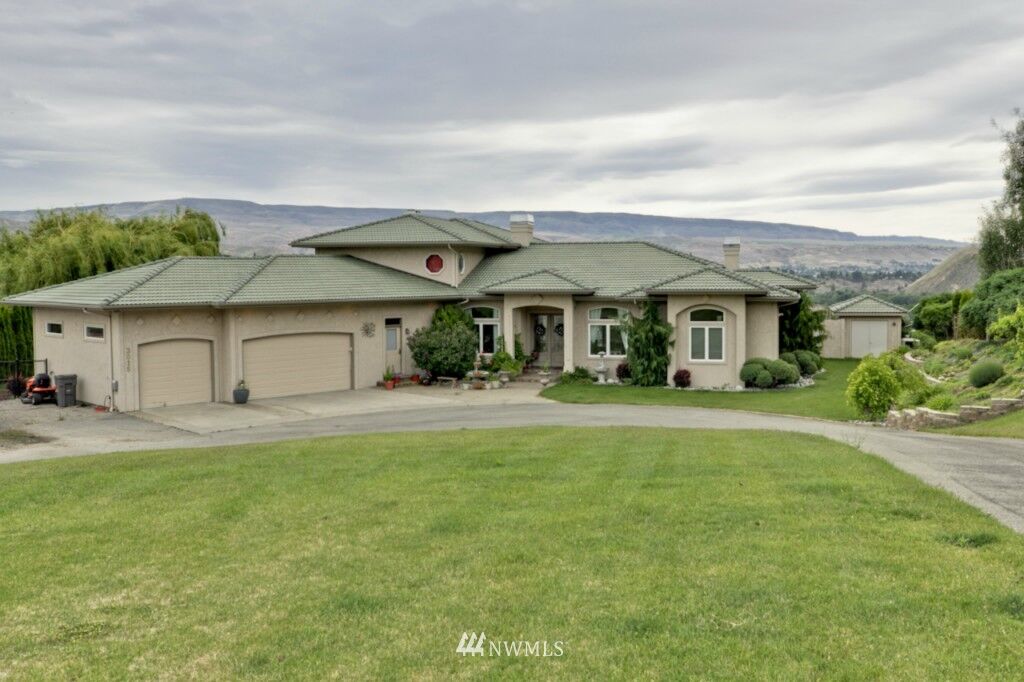 Property Photo:  3015 Eastview Lane  WA 98801