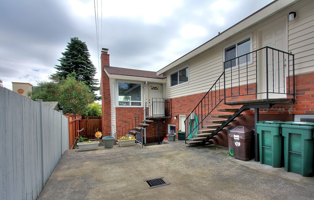 Property Photo:  2011 NW 62nd St  WA 98107 