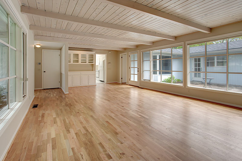 Property Photo: 1014 Belfair Rd WA 98004