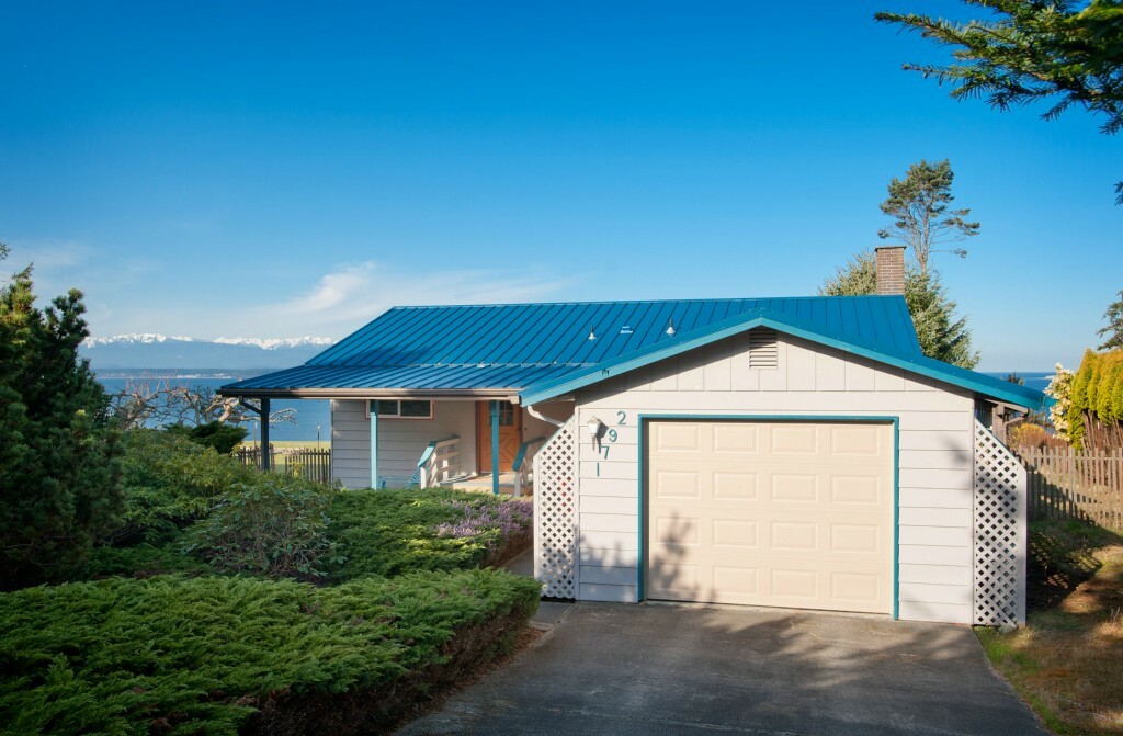 Property Photo:  1792 Seaview Ave  WA 98239 