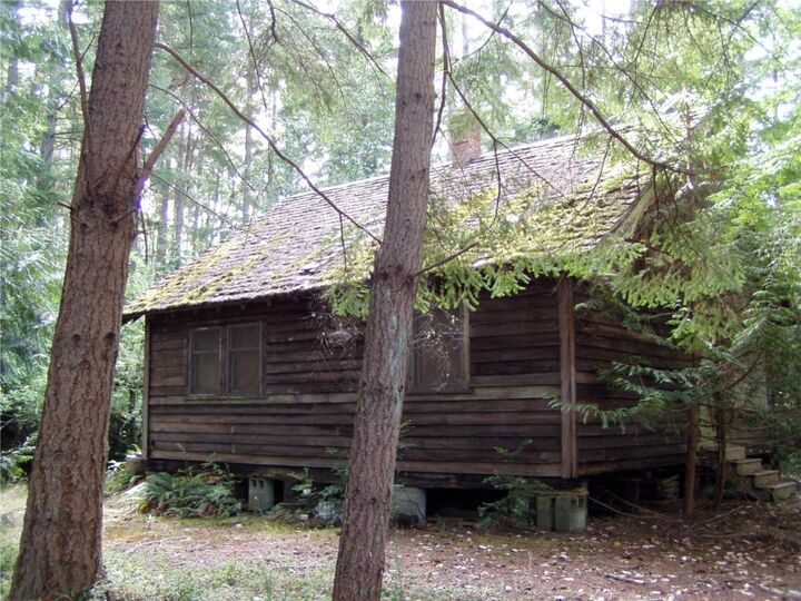 Property Photo:  1165 13th Ave  WA 98333 