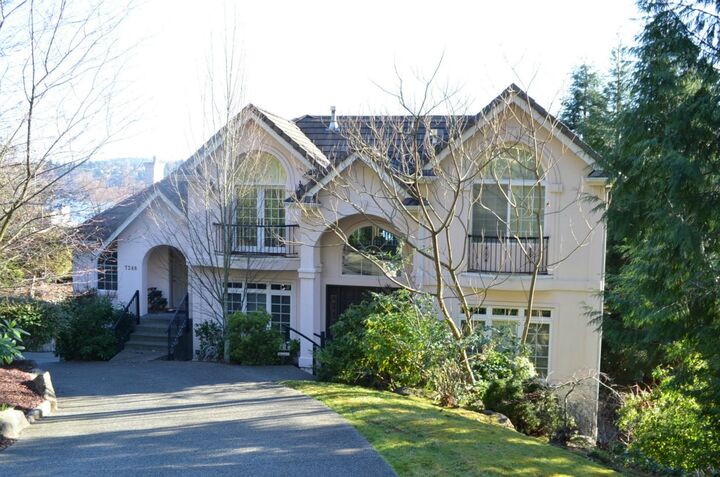 Property Photo:  7246 E Mercer Wy  WA 98040 