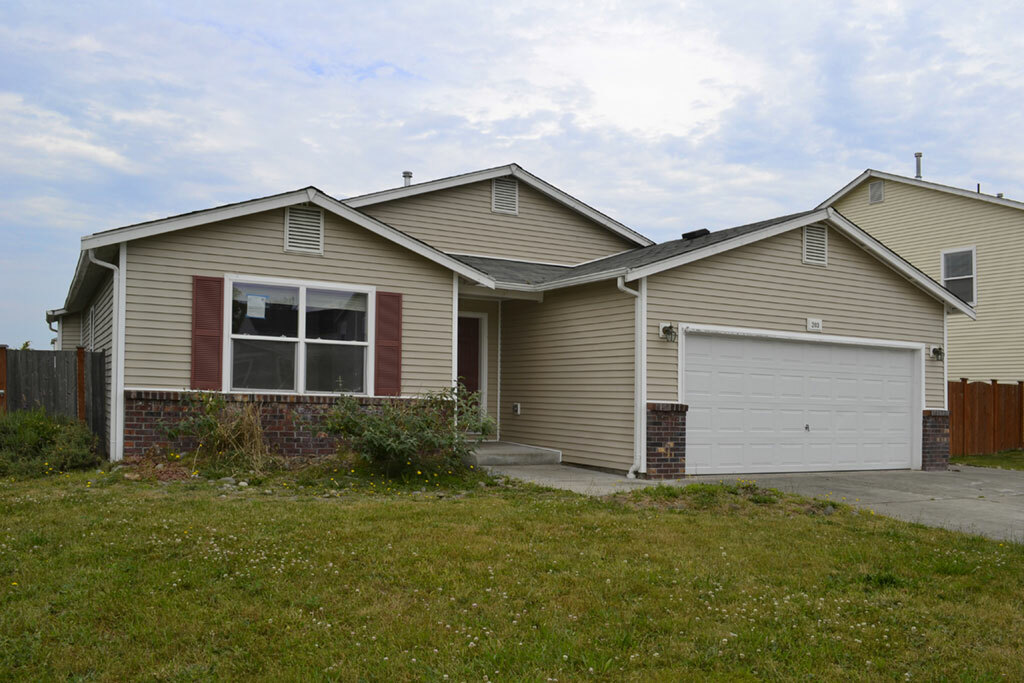 Property Photo:  203 Mazza St NE  WA 98360 