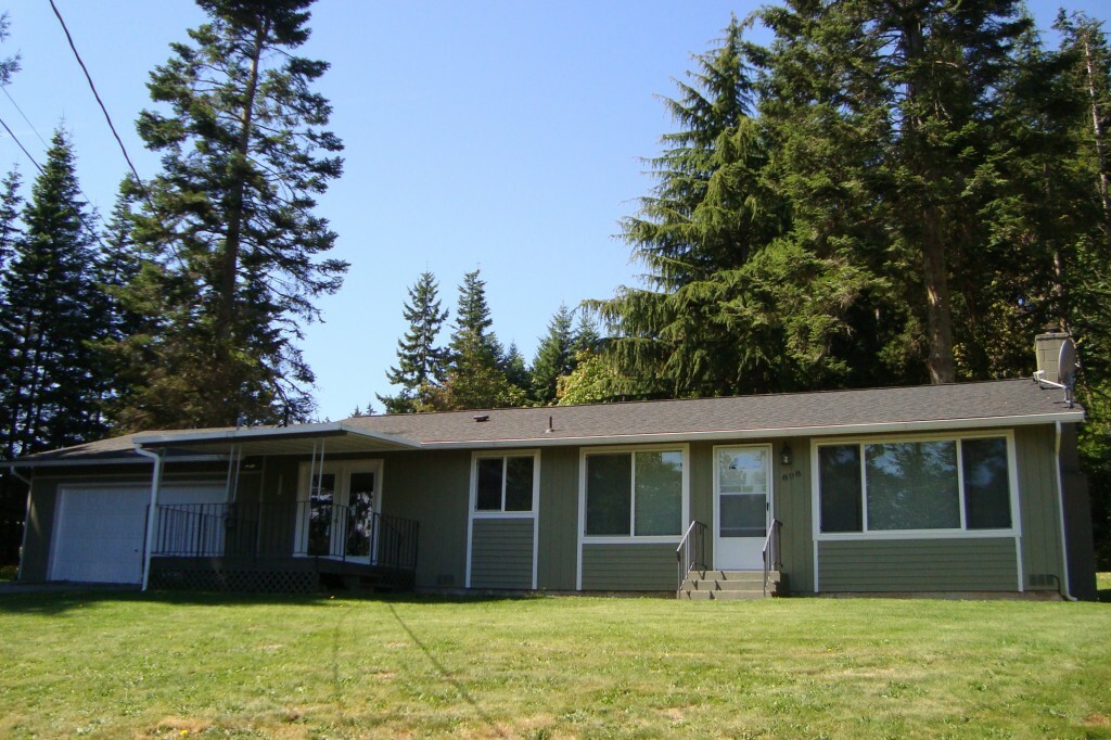 Property Photo: 808 Patricia Ann Dr WA 98282
