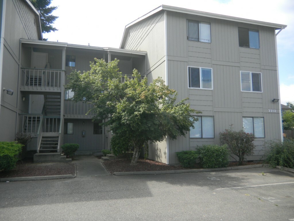 Property Photo: 3428 I St NE WA 98002