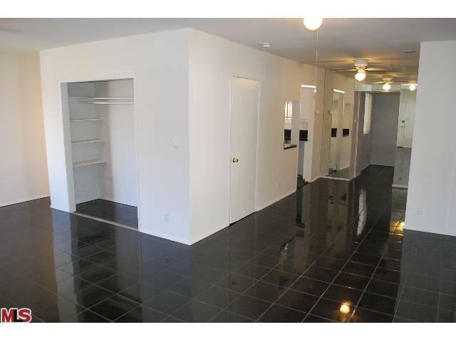 Property Photo: 865 N El Centro Ave CA 90038