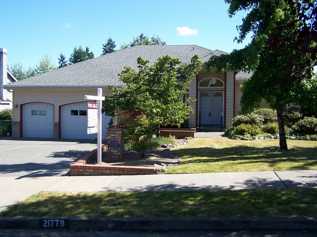 Property Photo:  21779 Russet Lane  WA 98036 