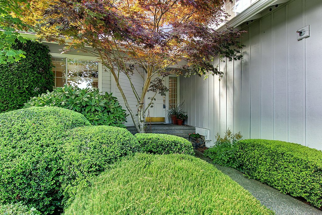 Property Photo:  2012 Mill Pointe Dr SE  WA 98012 