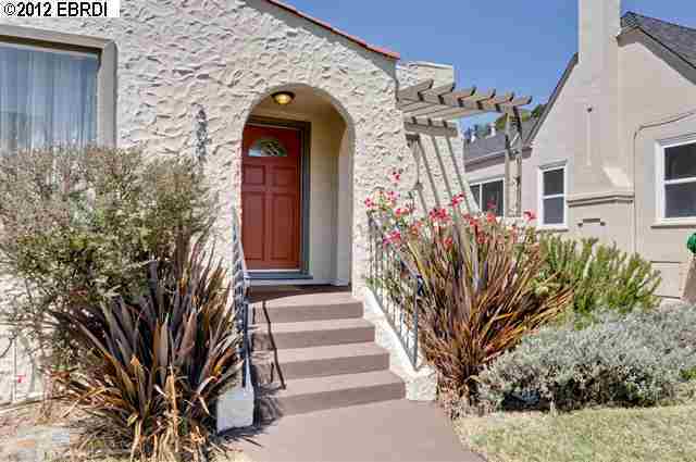Property Photo:  3021 58th Ave  CA 94605-1123 