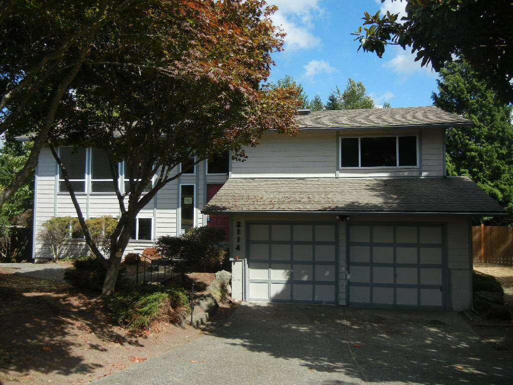Property Photo: 2114 Monterey Ct SE WA 98055