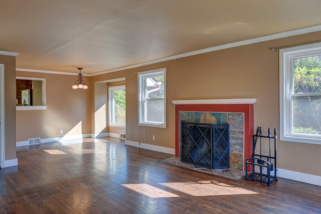 Property Photo: 9740 Dayton Ave N WA 98103