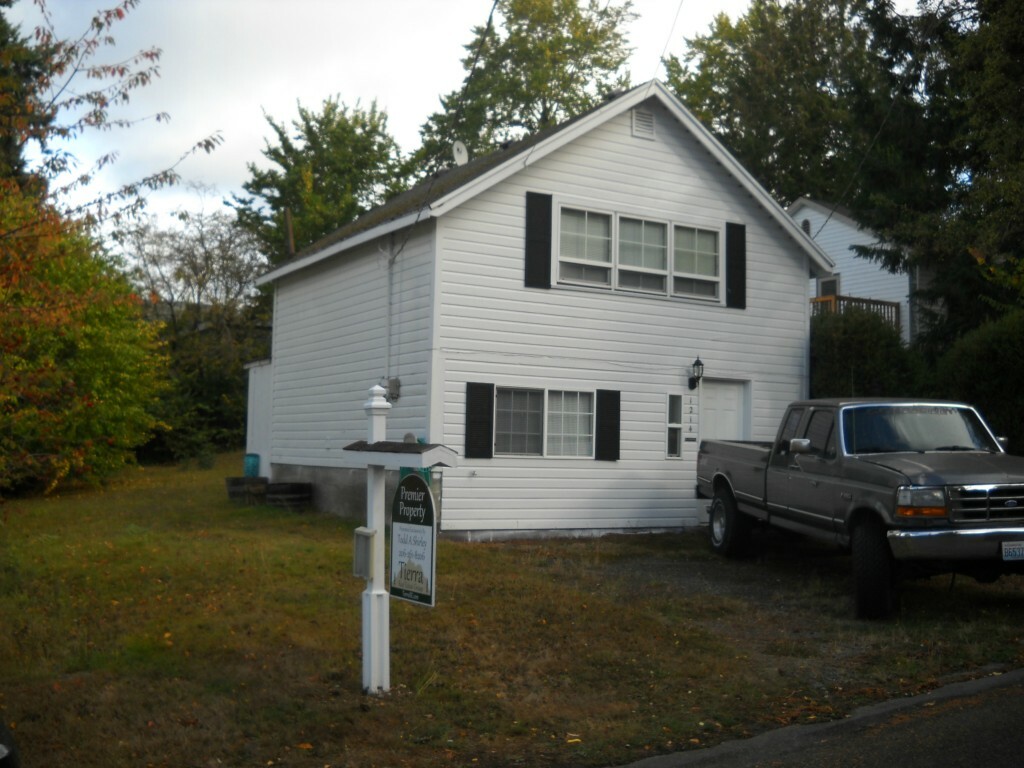 Property Photo: 1214 NE 123rd St WA 98125