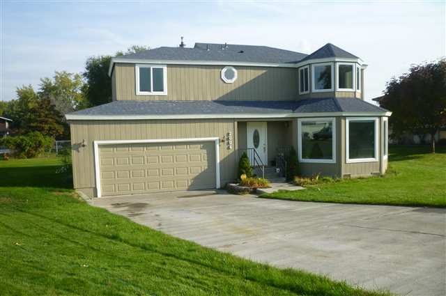 Property Photo:  2004 Sparrow Ct  WA 99353 