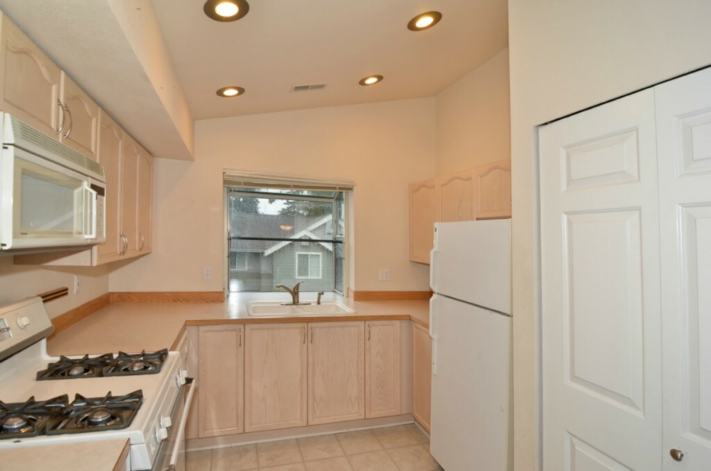 Property Photo:  22611 4th Ave W 102  WA 98021 