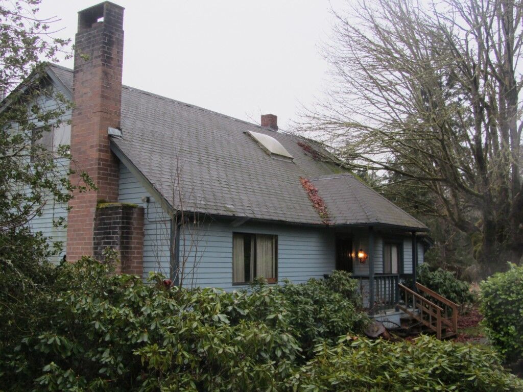 Property Photo: 12210 Kapowsin Hwy E WA 98338