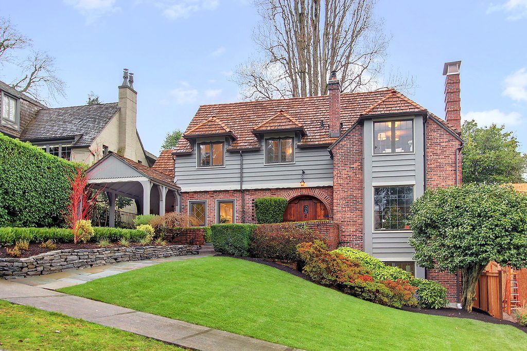Property Photo: 321 36th Ave E WA 98112