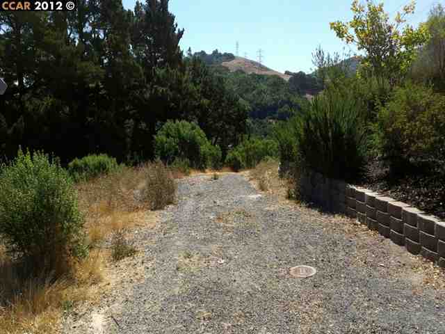 Property Photo: 138 Oak Rd CA 945