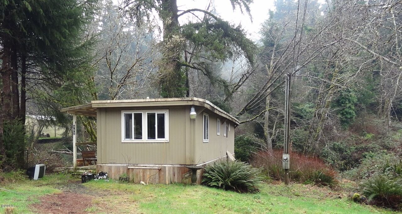 Property Photo: 482 N Charmwood Court OR 97368