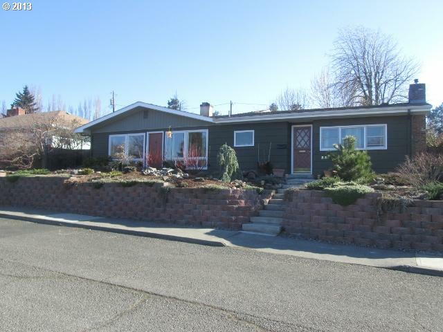 Property Photo: 334 W 21st St OR 97058