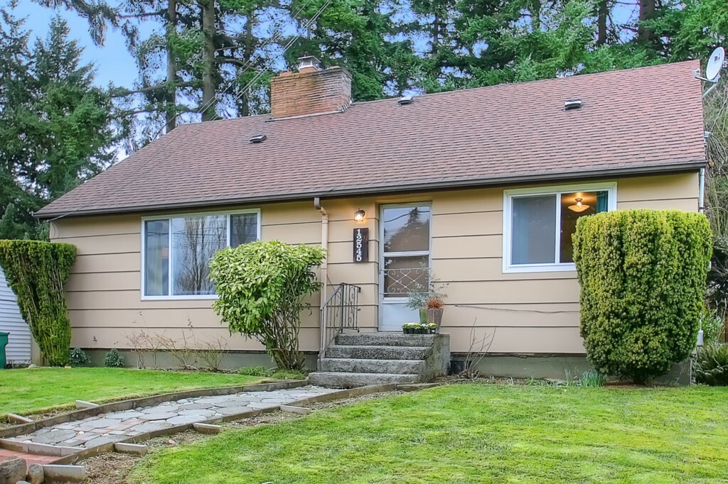 Property Photo:  12545 Evanston Ave N  WA 98133 