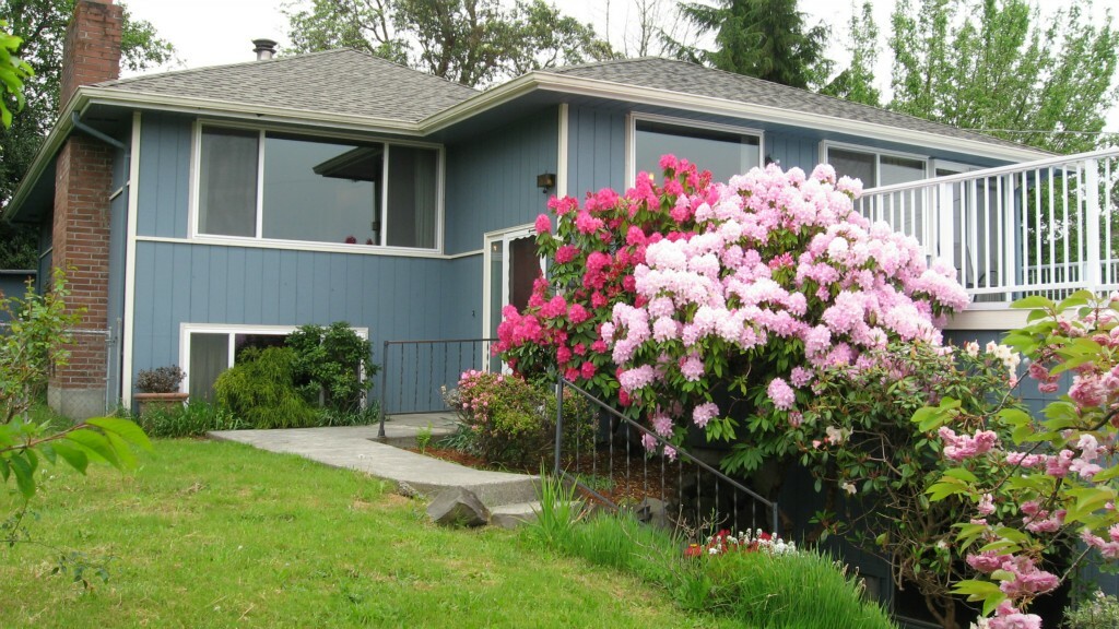 Property Photo:  9400 10th Ave SW  WA 98106 