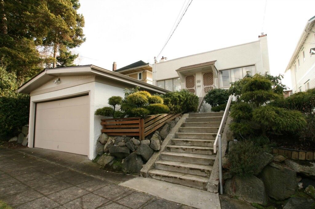 Property Photo: 2337 N 59th St WA 98103