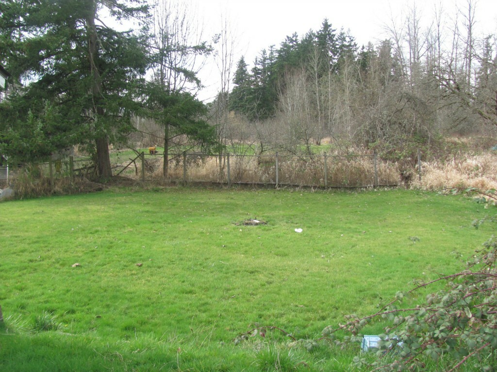 Property Photo:  8510 Vickery Ave E  WA 98446 