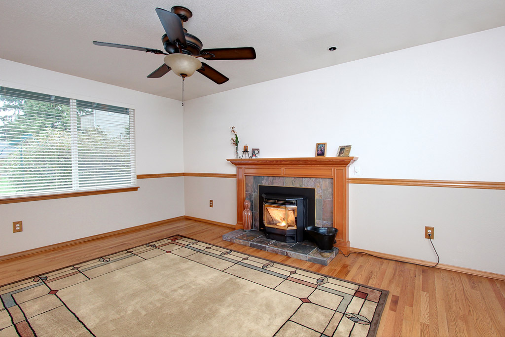 Property Photo: 1908 W Cypress Wy WA 98036