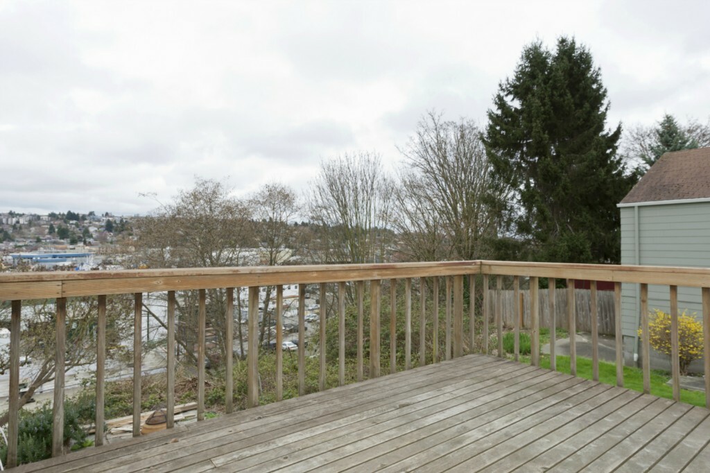 Property Photo:  820 W Nickerson St  WA 98119 