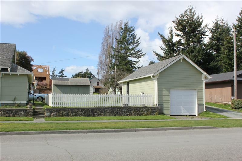 Property Photo:  1404 15th St  WA 98221 