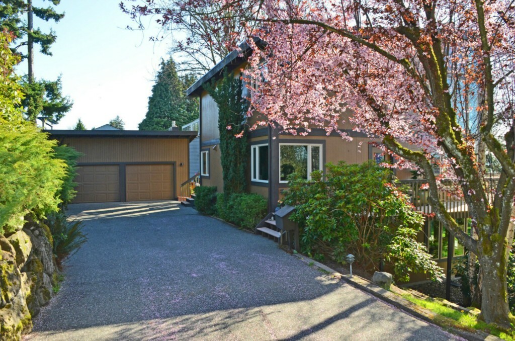 Property Photo:  664 N Fernside Dr  WA 98406 