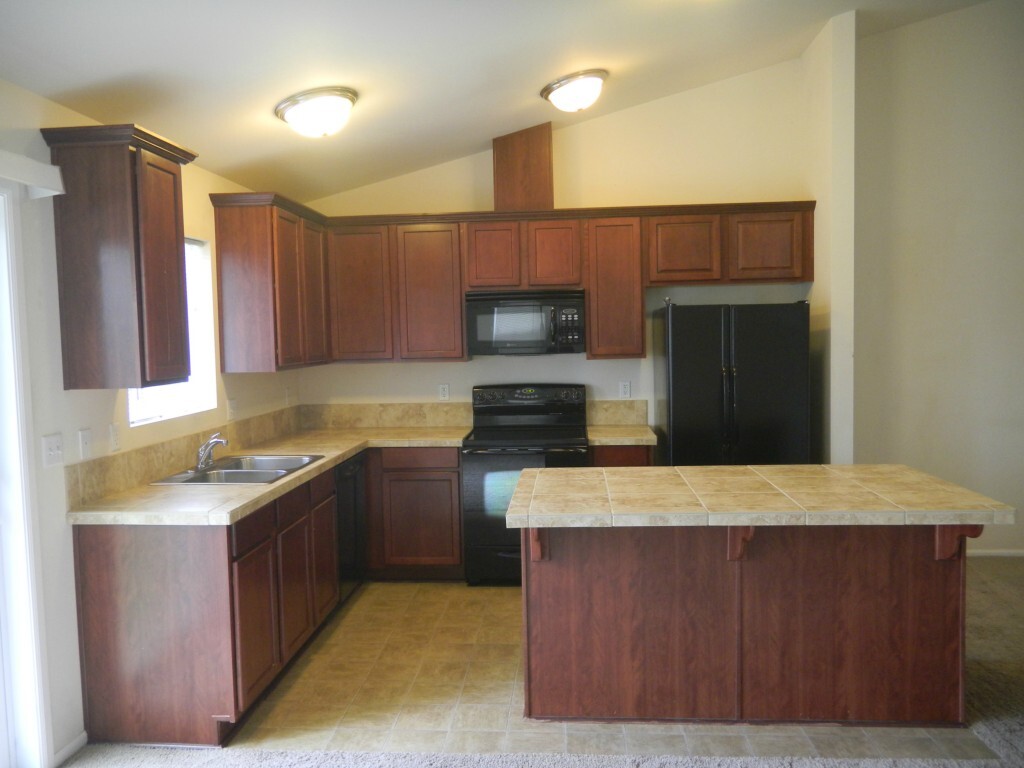 Property Photo: 5519 Starlight St E 5519 WA 98424