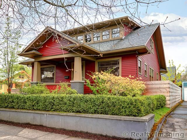 Property Photo:  1207 NE Fremont St  OR 97212 